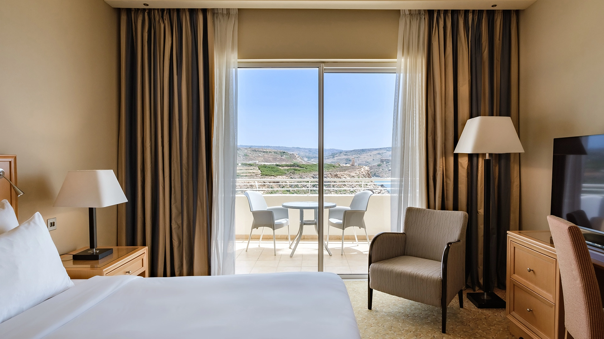 Superior Zimmer mit Meerblick im Radisson Blu Resort & Spa Golden Sands auf Malta
